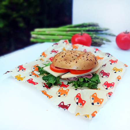 Voskovka "Lišky" velikost "M" 25 x 25 cm 1 ks.